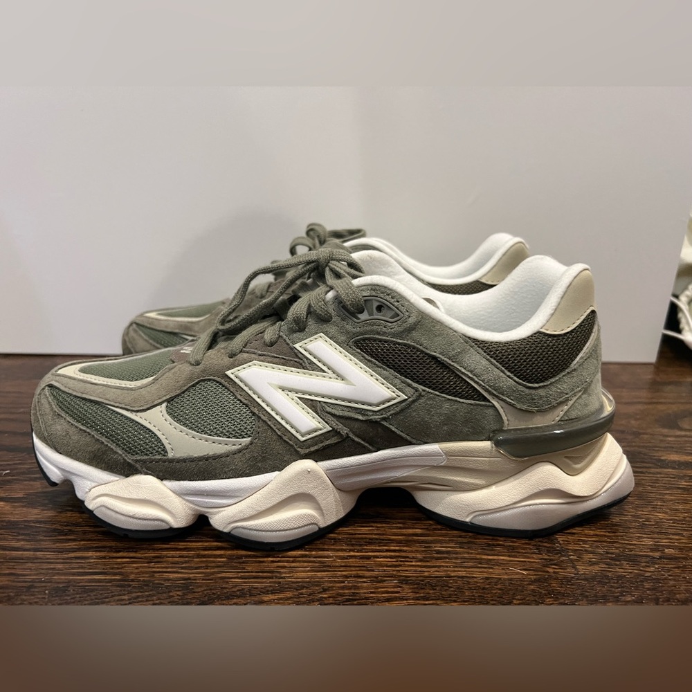 New Balance 9060
Olive green and neutral